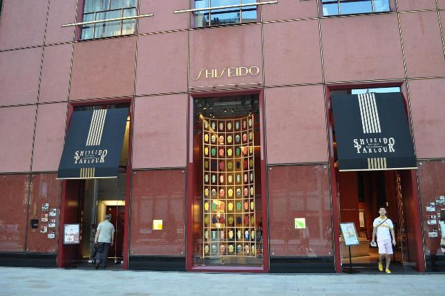 世界上第一代化妆水,不老传奇的作品