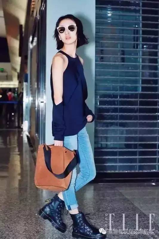 杨幂下衣消失搭配长筒靴,杨幂过膝靴里都穿了啥