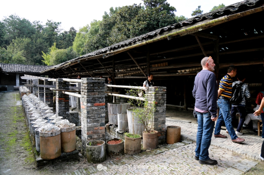 景德镇手艺人是如何传承的,景德镇陶瓷文化的传承和发展
