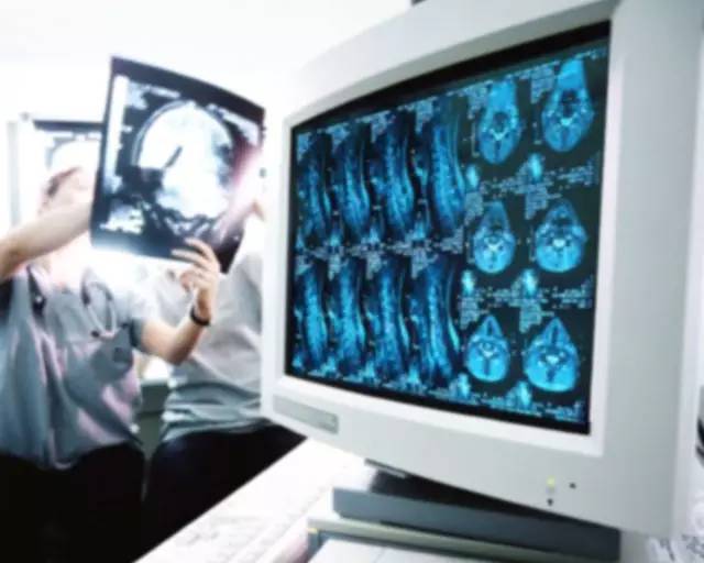 椎间盘突出看骨科还是中医骨伤科,骨科专家谈腰突