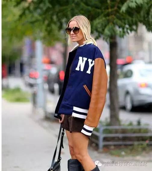 杨幂下衣消失搭配长筒靴,杨幂过膝靴里都穿了啥