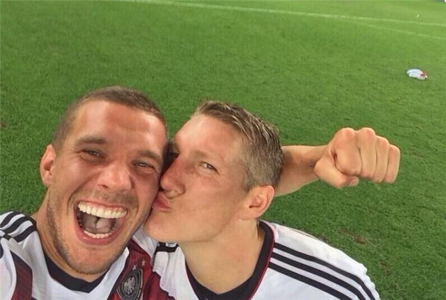 足坛“基情四射”，没想到你是这样的球星，厉害了word哥