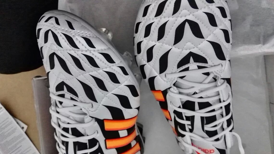 阿迪达斯足球球鞋测评,足球鞋选择nike还是阿迪达斯