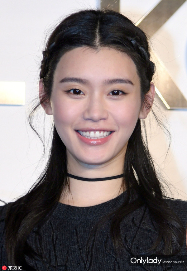 女子花4万块整容把嘴都整歪了,美国女子花76万整容