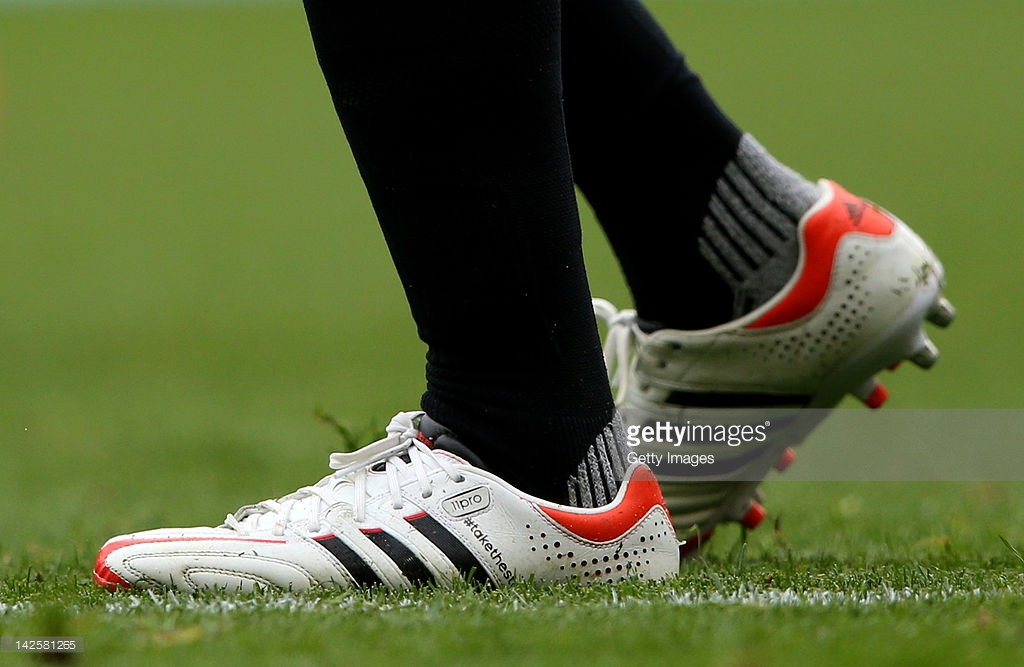 阿迪达斯足球球鞋测评,足球鞋选择nike还是阿迪达斯