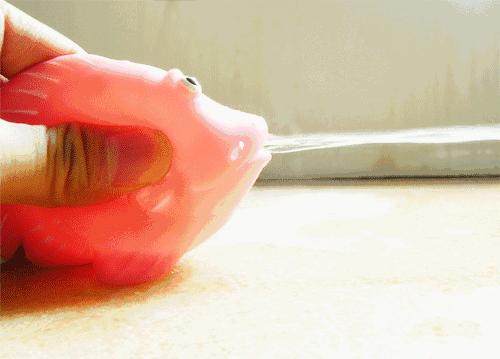 为什么挤黑头会感觉快感,挤黑头为什么看得那么清楚