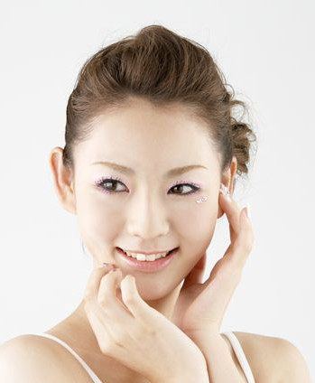 蜂王浆不同于化妆品的保健美容作用