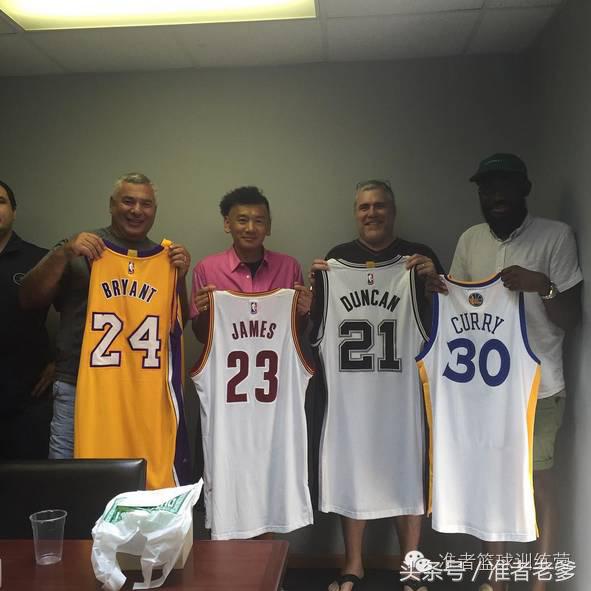 这个大叔的球鞋球衣价值过700万，井上雄彦都想去他家！