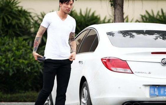 国足换了哪些车,国足队员进部队