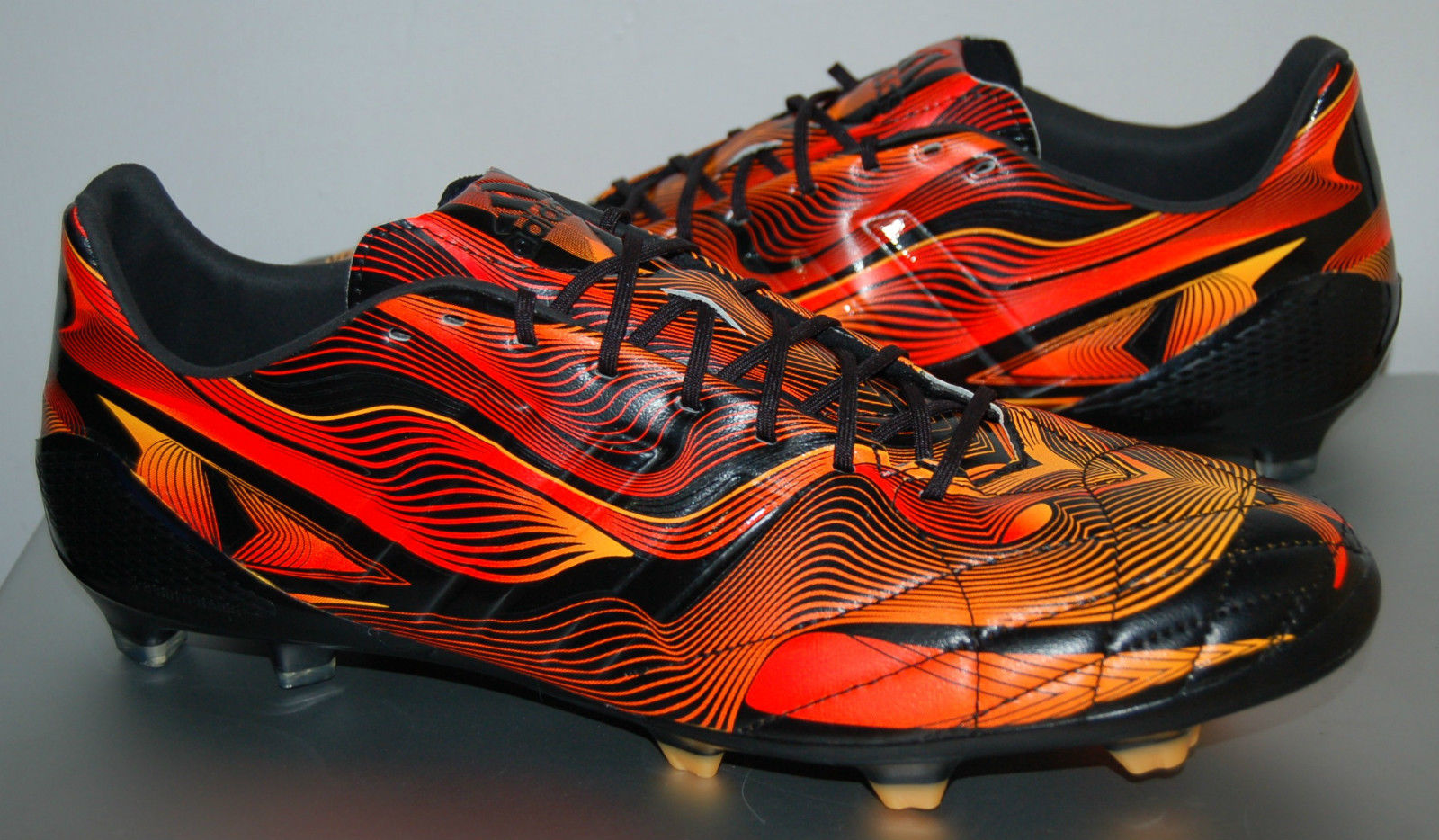 阿迪达斯足球球鞋测评,足球鞋选择nike还是阿迪达斯