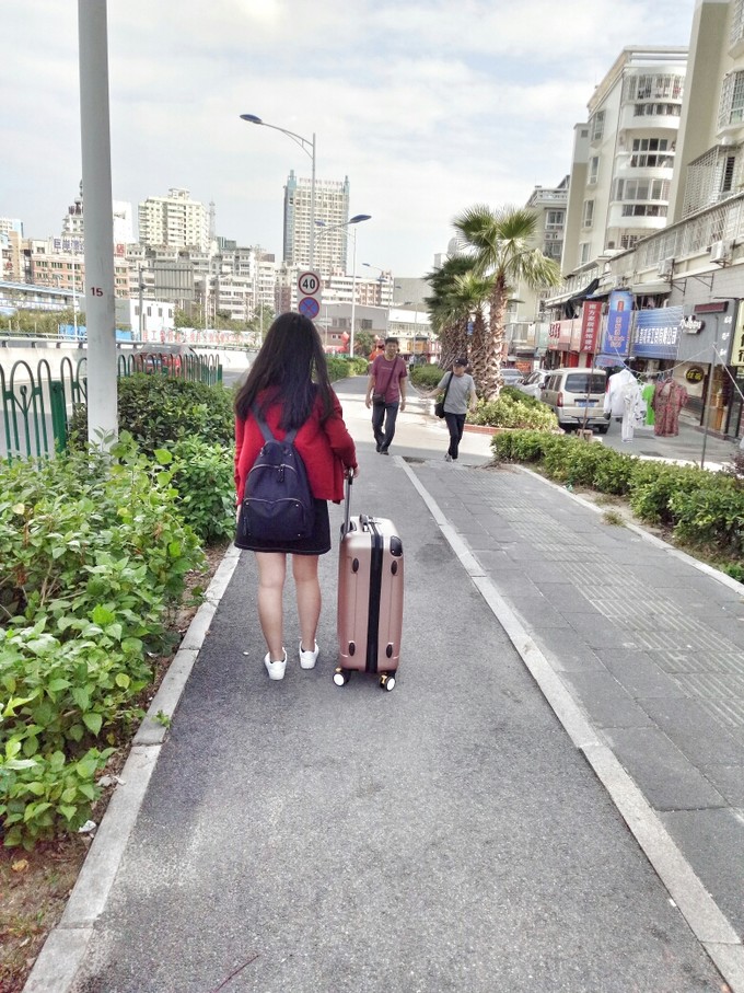 离开睁眼闭眼看见的城市，来到十一月小清新的厦门