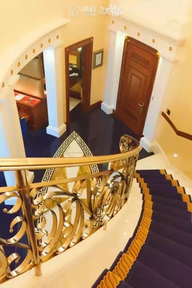 别以为迪拜有多好,在迪拜真的有黄金跑车吗