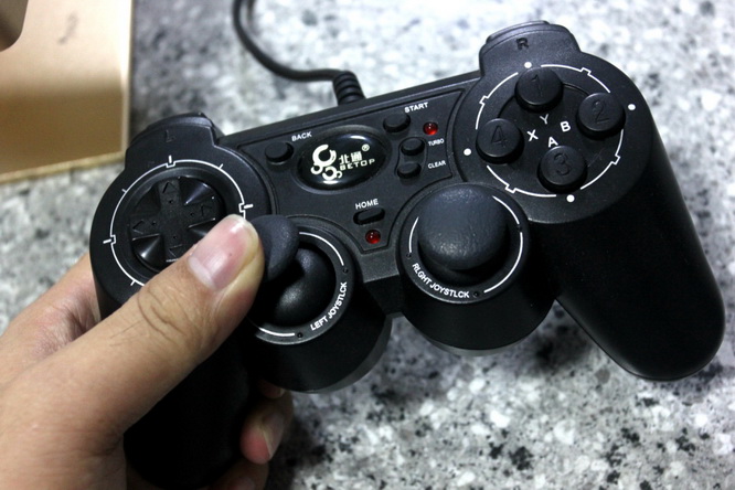 大屏幕+游戏手柄，神画投影电视成办公室新宠