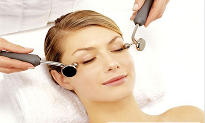 皮肤皲裂是咋回事咋治,冬季皮肤皲裂用什么护肤品