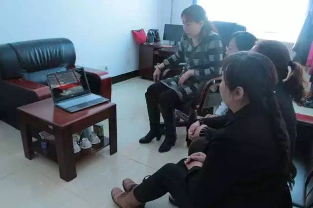 「热点关注」呼伦贝尔市妇联*党**组组织全市妇联系统认真收看自治区第十次*党**代会直播