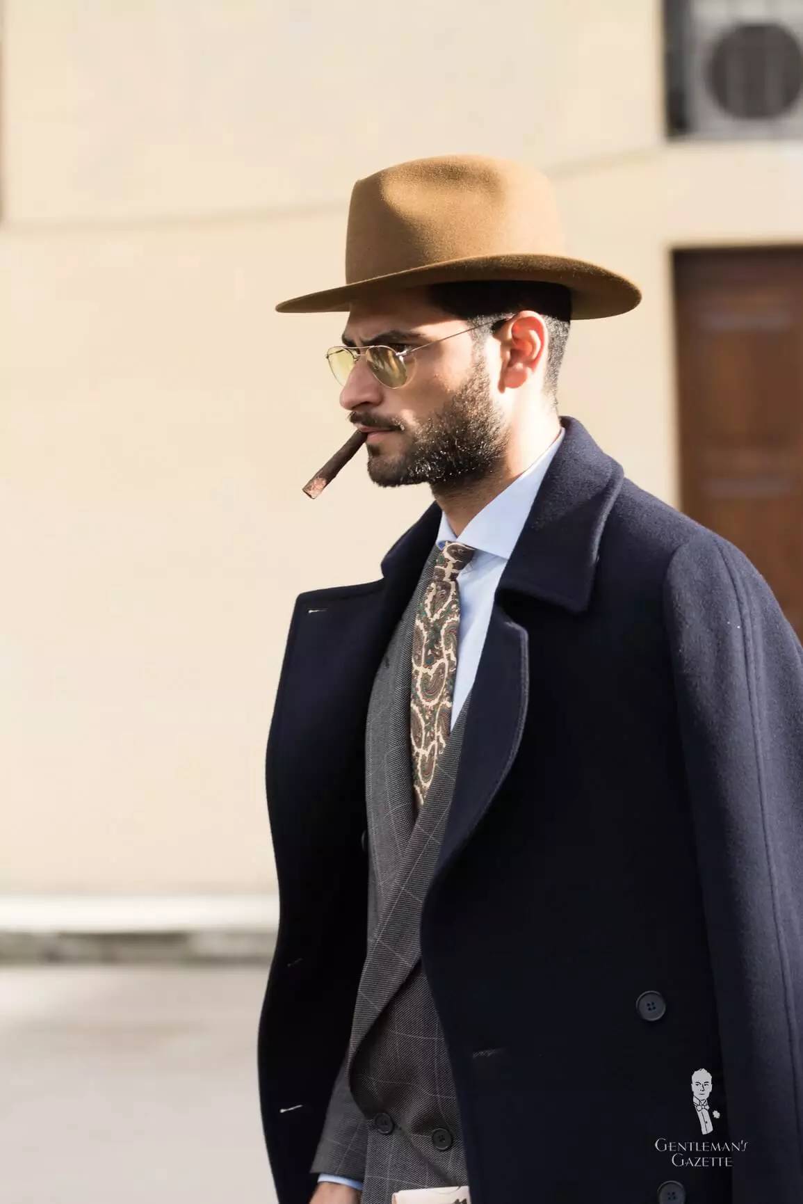 抽烟没格调、雪茄太做作,为什么不试下烟斗