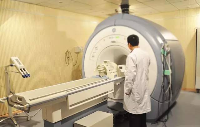 椎间盘突出看骨科还是中医骨伤科,骨科专家谈腰突