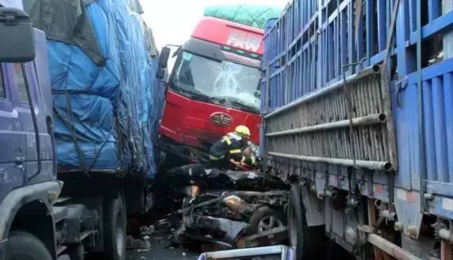 最新京昆高速车祸最新消息,京昆高速公路车祸最新