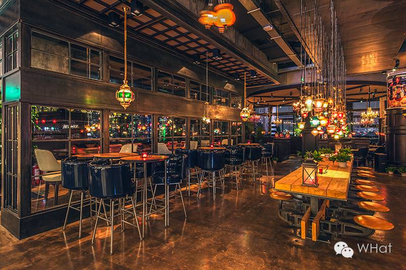 这家漫咖啡旗下的韩餐酒吧终于开到武汉，能俯瞰武汉天地凌晨夜景