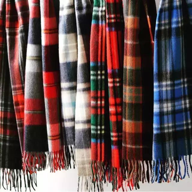 杨幂同款蓝色围巾,杨幂最新同款围巾