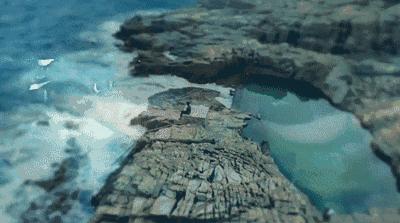 一千块的卫衣，一万块的鞋，就算做了人鱼，全智贤也要时髦到底！