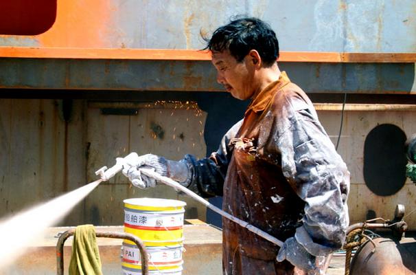 喷完油漆龟裂怎么处理,油漆喷过以后开裂起皮是什么原因