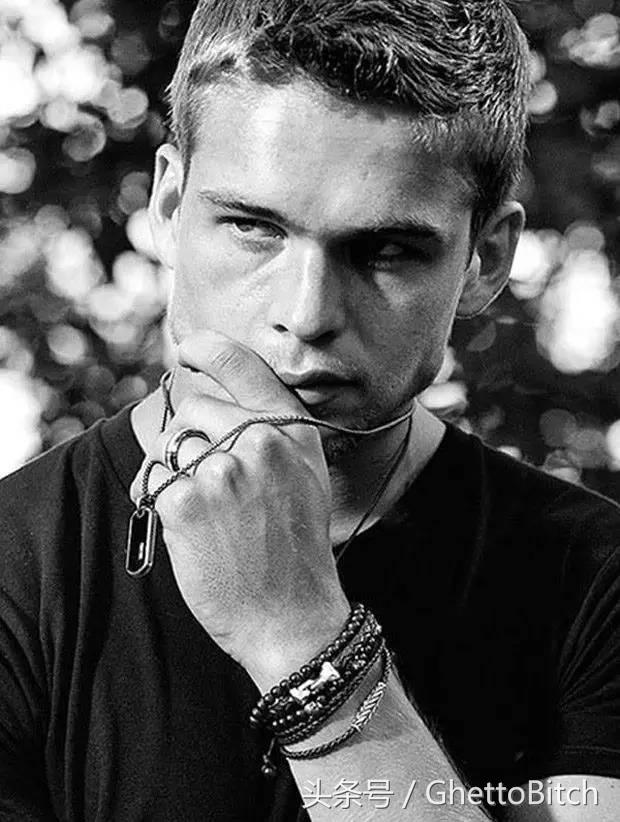 前一百只有两个肌肉男模，2017春夏时装周男模排行榜