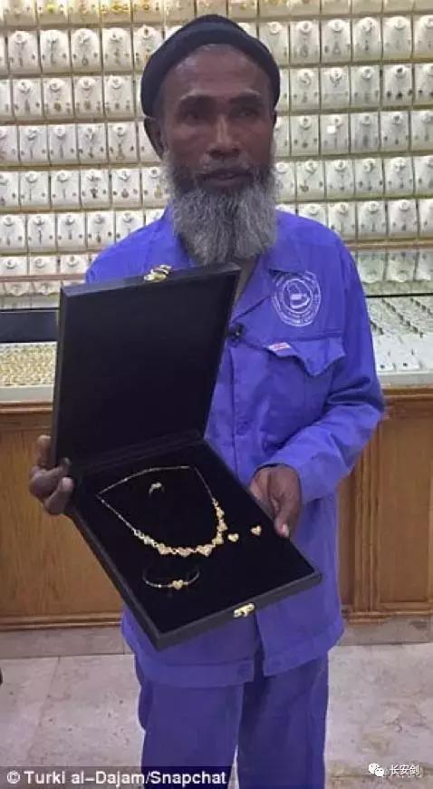 「法治新闻速览」收钱促成“川蔡”通话的幕后推手是谁