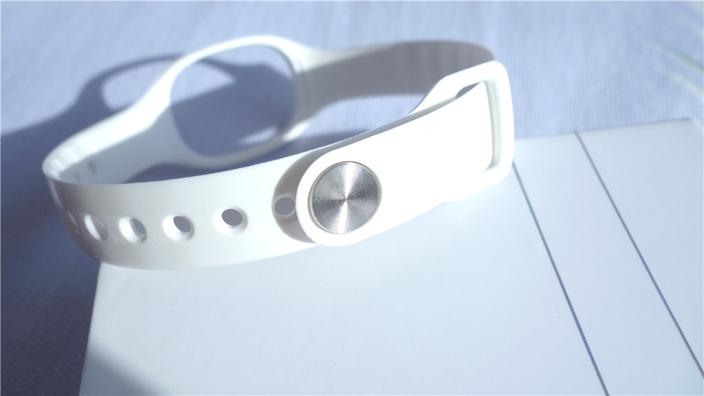 科技引领时尚精致令人折服——心麦XM-O1B1开心手环