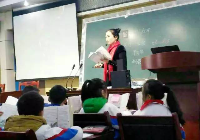 载知行万里辩声满校园