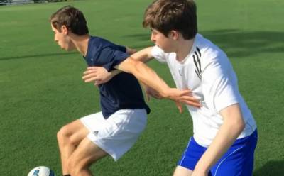 瓒崇悆鑳岃韩鎷跨悆瀹炴垬,瓒崇悆鑳岃韩鎷跨悆鎶ょ悆瑙嗛瀹炴垬