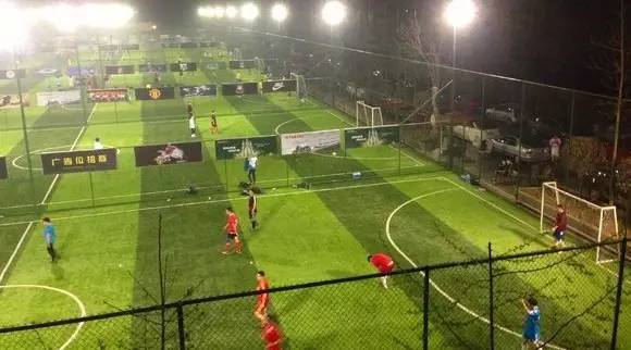 成都最爽看足球比赛的地方,成都凤凰山专业足球场看球攻略
