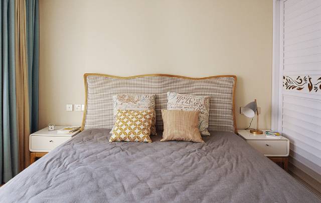 电视隔断墙现代轻奢小户型,客厅与餐厅隔断双面电视柜图