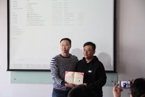 鍑嫳鍚埅澶у鐢熻冻鐞冮槦,鎭鸿嫳棣栧彂