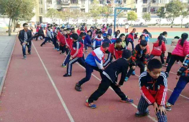 载知行万里辩声满校园