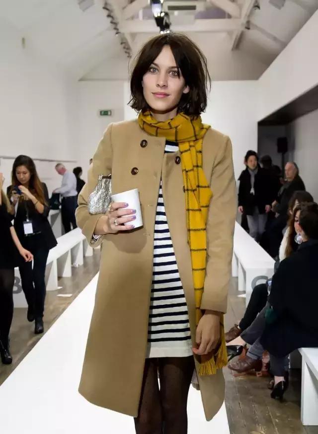 随随便便买一柜子围巾，不如花血本买这三条