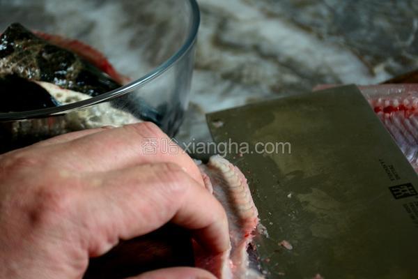 剔鱼片的教程,鱼片的切法剔除鱼刺视频