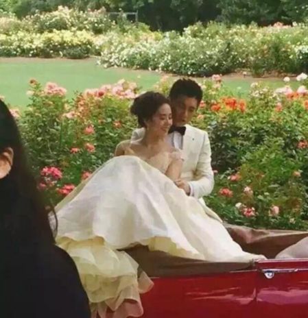 吴奇隆刘诗诗婚纱照出炉被问生子称顺其自然