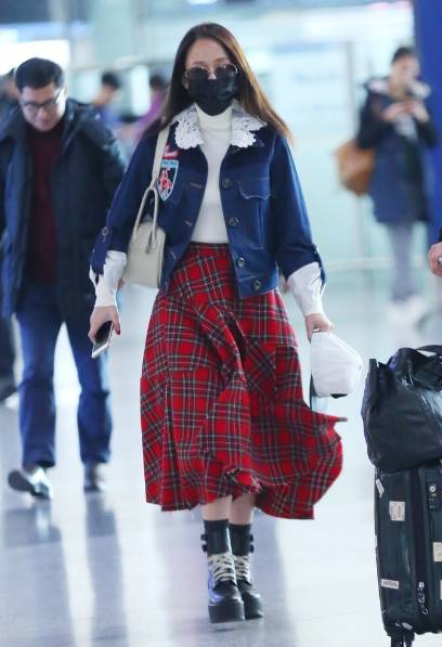 冬天女明星穿那么少怎么不感冒,天气冷怎么穿才暖和呢女生