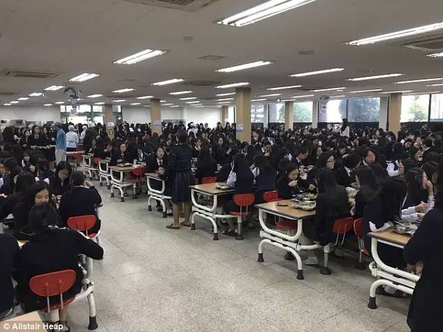 被中国老师虐完后，BBC又带腐国学生去韩国体验“魔鬼教育”了，结果……