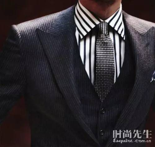 领带和西服应该怎么搭配,领带是和西服搭还是衬衫搭