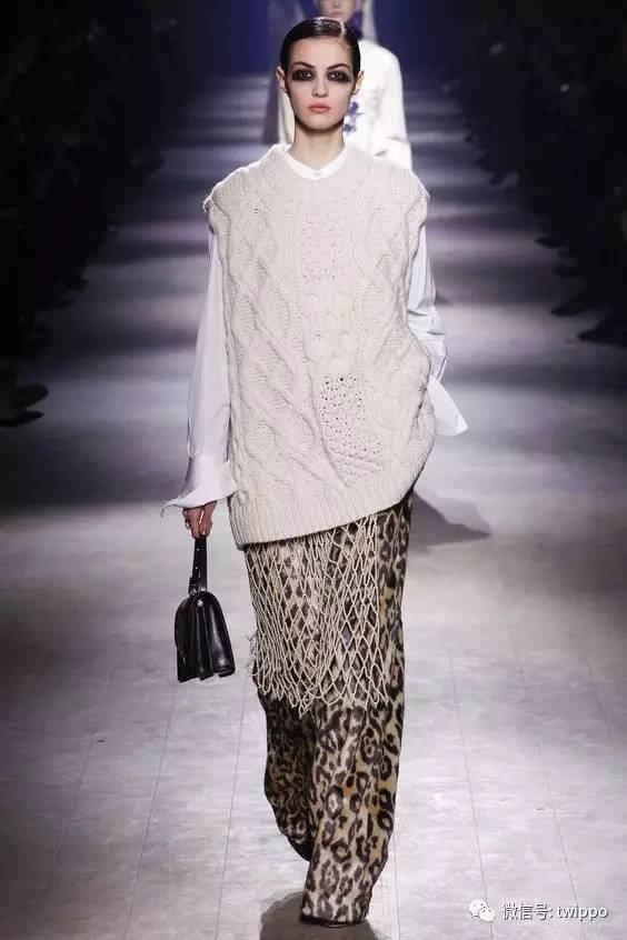 打造自己的胶囊衣橱需要什么单品,春季胶囊衣橱30件必备基础单品