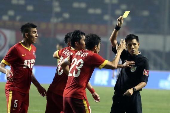 足坛最公平公正的裁判都有谁,中国世界级足球裁判