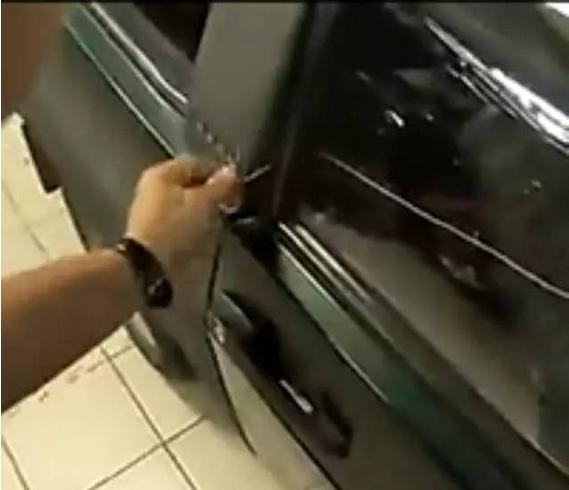 钥匙反锁在房间里,钥匙反锁门外面可以开么