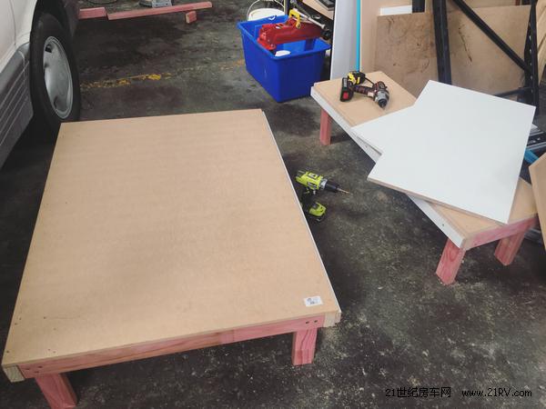 四川夫妻自改房车旅行,成都妹子环游世界