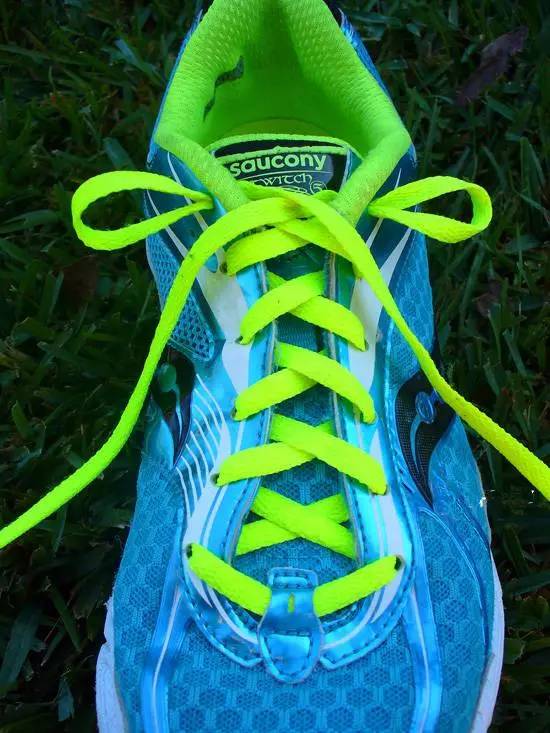 跑步鞋如何系鞋带更有包裹感,跑鞋适合日常穿怎么系鞋带