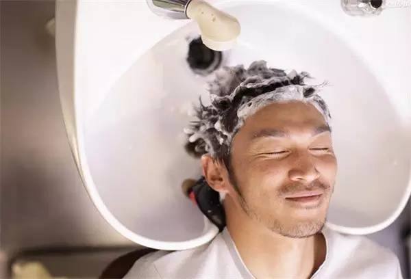 清洗头皮才是洗头的关键!