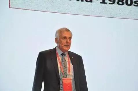 准周期材料：晶体学的范式转变