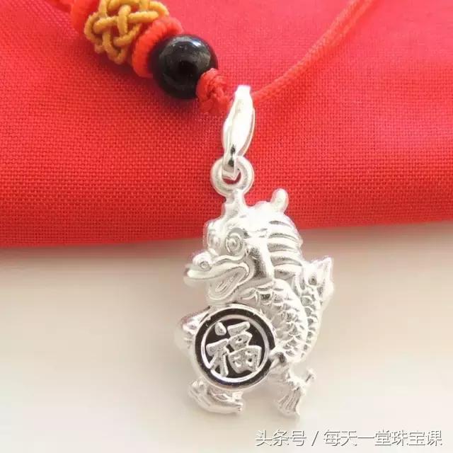 年份属鸡时辰属牛的人怎么样,属龙属牛属虎属鸡是什么星座