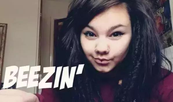 把风油精滴在眼睛里会疼吗,把风油精擦在眼眸上